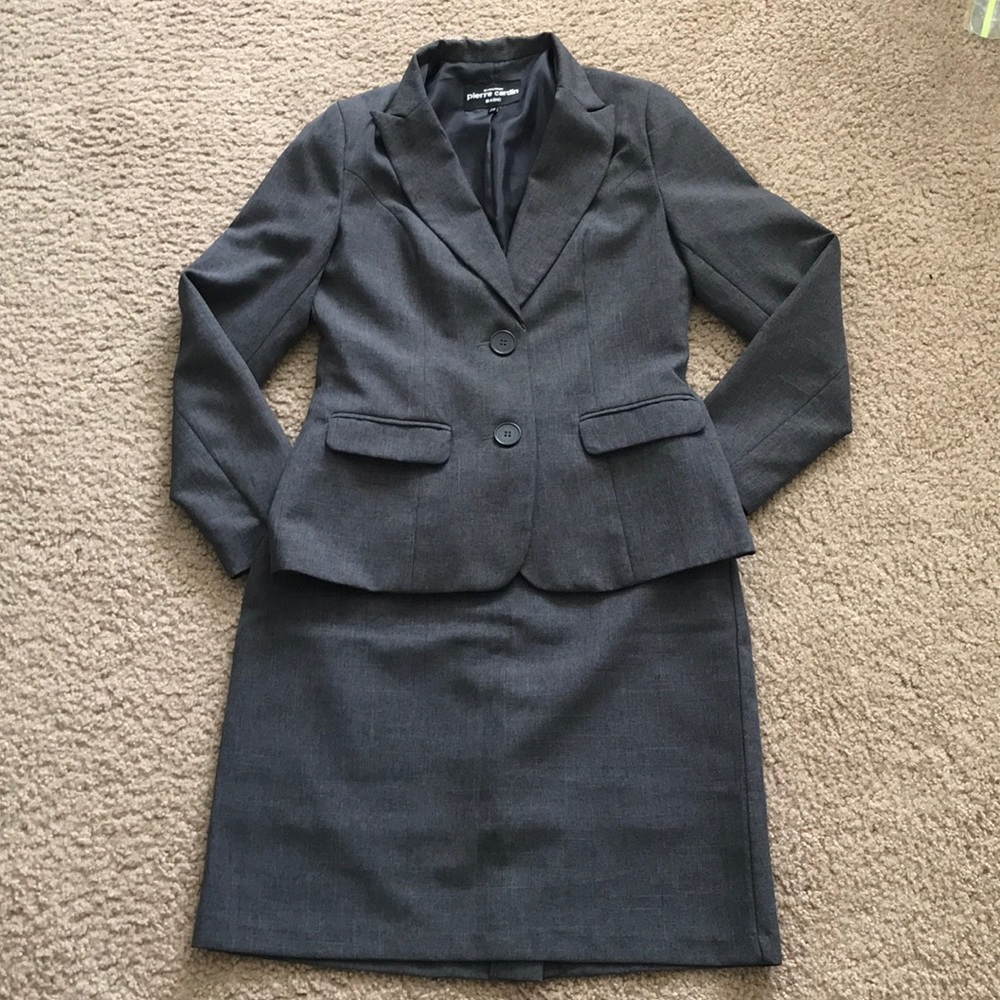 Gray suit great for interviews!!